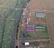 Lankytojų paliktos palapinės ir &scaron;iuk&scaron;lės po Redingo festivalio Didžiojoje Britanijoje