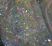 Lankytojų paliktos palapinės ir &scaron;iuk&scaron;lės po Redingo festivalio Didžiojoje Britanijoje