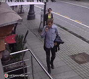 Ie&scaron;koma pora, pavogusi restorano lauko kėdes Gedimino prospekte Vilniuje