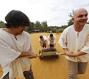 Prancūzijoje statomas pilis-fortas, pasitelkus viduramžių laikų įrankius, medžiagas ir tradicijas
