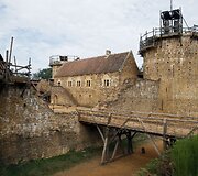 Prancūzijoje statomas pilis-fortas, pasitelkus viduramžių laikų įrankius, medžiagas ir tradicijas