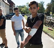 Vokietijos ultrade&scaron;inieji radikalai susirėmė su prieglobsčio pra&scaron;ytojais
