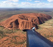 Australijoje i&scaron;gelbėti Uluru uolos ply&scaron;yje įstrigę trys vyrai