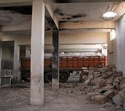 Sirijoje subombarduota humanitarinę pagalbą gabenusi sunkvežimių vilkstinė