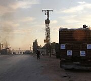 Sirijoje subombarduota humanitarinę pagalbą gabenusi sunkvežimių vilkstinė