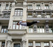 Gimnastė pasirodo Maskvos miesto dienos proga