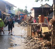 Indonezijoje potvyniai sukėlė nuo&scaron;liaužas