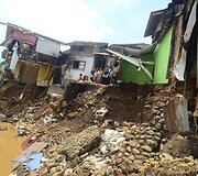 Indonezijoje potvyniai sukėlė nuo&scaron;liaužas