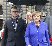 Vokietijos kanclerė per &scaron;alies suvienijimo metinių minėjimą Dresdene pasitikta protestuotojų užgaulėmis