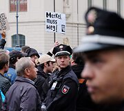 Vokietijos kanclerė per &scaron;alies suvienijimo metinių minėjimą Dresdene pasitikta protestuotojų užgaulėmis