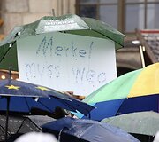 Vokietijos kanclerė per &scaron;alies suvienijimo metinių minėjimą Dresdene pasitikta protestuotojų užgaulėmis