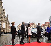 Vokietijos kanclerė per &scaron;alies suvienijimo metinių minėjimą Dresdene pasitikta protestuotojų užgaulėmis