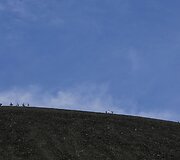 Nikaragvoje turistai kviečiami leistis nuo ugnikalnio &scaron;laito