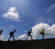 Nikaragvoje turistai kviečiami leistis nuo ugnikalnio &scaron;laito