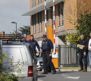Briuselyje peiliu sužeisti du policininkai