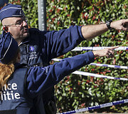 Briuselyje peiliu sužeisti du policininkai