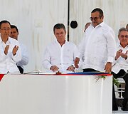 Juanui Manueliui Santosui premija skirta už pastangas nutraukti pusę &scaron;imtmečio Kolumbiją krečiantį konfliktą su sukilėlių grupuote FARC