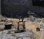 Oradūro miestelio griuvėsiai Prancūzijoje &ndash; priminimas apie Antrojo pasaulinio karo žiaurumą