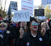Per Lenkiją ritasi nauja protestų banga dėl planų suvaržyti moterų teisę nutraukti nė&scaron;tumą