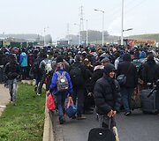Ruo&scaron;iamasi evakuoti migrantų neteisėtą stovyklą &scaron;iauriniame Kalė uostamiestyje