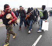 Ruo&scaron;iamasi evakuoti migrantų neteisėtą stovyklą &scaron;iauriniame Kalė uostamiestyje