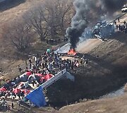 &Scaron;iaurės Dakotoje policija i&scaron;stūmė dėl naftotiekio protestuojančius žmones i&scaron; privačios žemės