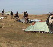&Scaron;iaurės Dakotoje policija i&scaron;stūmė dėl naftotiekio protestuojančius žmones i&scaron; privačios žemės