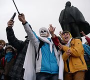 Heloviną &scaron;venčiantis Rusijos jaunimas