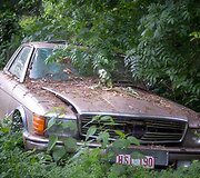 Apleistų prabangių automobilių ie&scaron;kančio fotografo laimikiai visoje Europoje