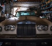 Apleistų prabangių automobilių ie&scaron;kančio fotografo laimikiai visoje Europoje