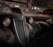 Apleistų prabangių automobilių ie&scaron;kančio fotografo laimikiai visoje Europoje