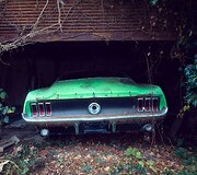 Apleistų prabangių automobilių ie&scaron;kančio fotografo laimikiai visoje Europoje