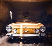 Apleistų prabangių automobilių ie&scaron;kančio fotografo laimikiai visoje Europoje