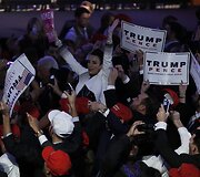 Amerikiečiai &scaron;venčia Donaldo Trumpo pergalę prezidento rinkimuose