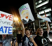 Protestuojantys amerikiečiai