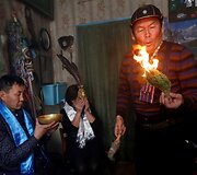 Tuvos regiono &scaron;amanai atlieka ritualines apeigas ir egzorcizmus