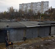 Moldovos sostinės gyventojai savo garažuose leidžia laisvalaikį lyg užmiesčio sodybose
