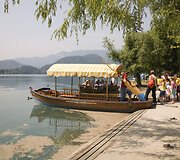 Bledo ežeras su bažnyčia saloje Slovėnijoje