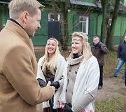 Latvijos nepriklausomybės dieną vilniečiai Latvių gatvę papuo&scaron;ė užra&scaron;u &ndash; Latvie&scaron;u iela