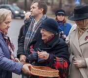 Latvijos nepriklausomybės dieną vilniečiai Latvių gatvę papuo&scaron;ė užra&scaron;u &ndash; Latvie&scaron;u iela
