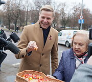 Latvijos nepriklausomybės dieną vilniečiai Latvių gatvę papuo&scaron;ė užra&scaron;u &ndash; Latvie&scaron;u iela