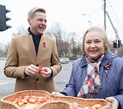 Latvijos nepriklausomybės dieną vilniečiai Latvių gatvę papuo&scaron;ė užra&scaron;u &ndash; Latvie&scaron;u iela