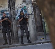 Rio de Žaneire po 11 žmonių žūties policija pradėjo didelę operaciją viename lū&scaron;nyne