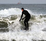 Banglentininkai gaudė bangas Melnragėje