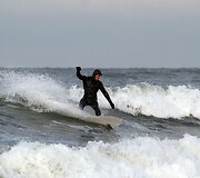 Banglentininkai gaudė bangas Melnragėje