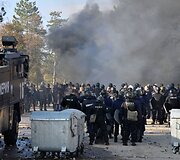 Bulgarijos pabėgėlių stovykloje migrantai susirėmė su policija