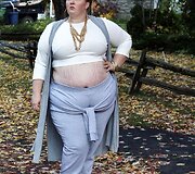 Apvalių formų tinklara&scaron;čio apie madą savininkė Cynthia Noel