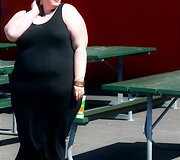 Apvalių formų tinklara&scaron;čio apie madą savininkė Cynthia Noel