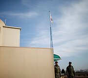 Vaikai veržiasi į Korėjos demilitarizuotoje zonoje veikiančią mokyklą mokytis anglų kalbos