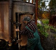 Ba&scaron;čadų kalnuose medžio anglies gamyboje dirbantys lenkai